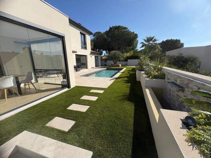 ee412f14 b938 4b8a b5b1 cc7ef8491321